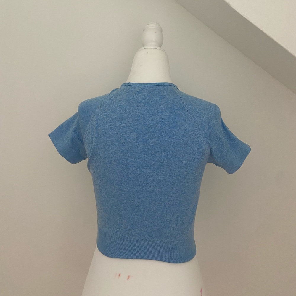 Cropped workout shirt - Picture 2 of 2